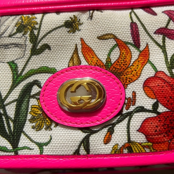 Gucci Flora Floral Canvas Shoulder Bag w-Hot Pink Trim - Picture 5 of 16